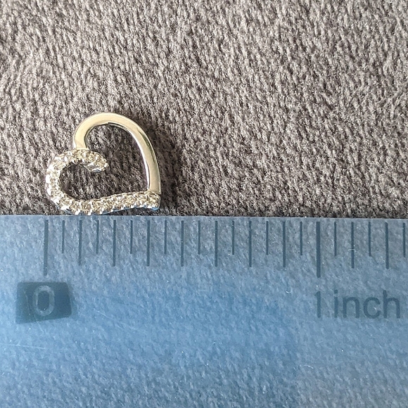 10K solid white gold diamond small heart pendant - Picture 10 of 10